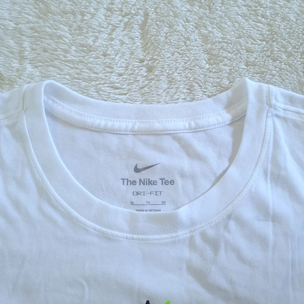 Nike👟 Man♂️ Spinning Basketball on Finger Dri-Fit Graphic Tee👕 - NWT